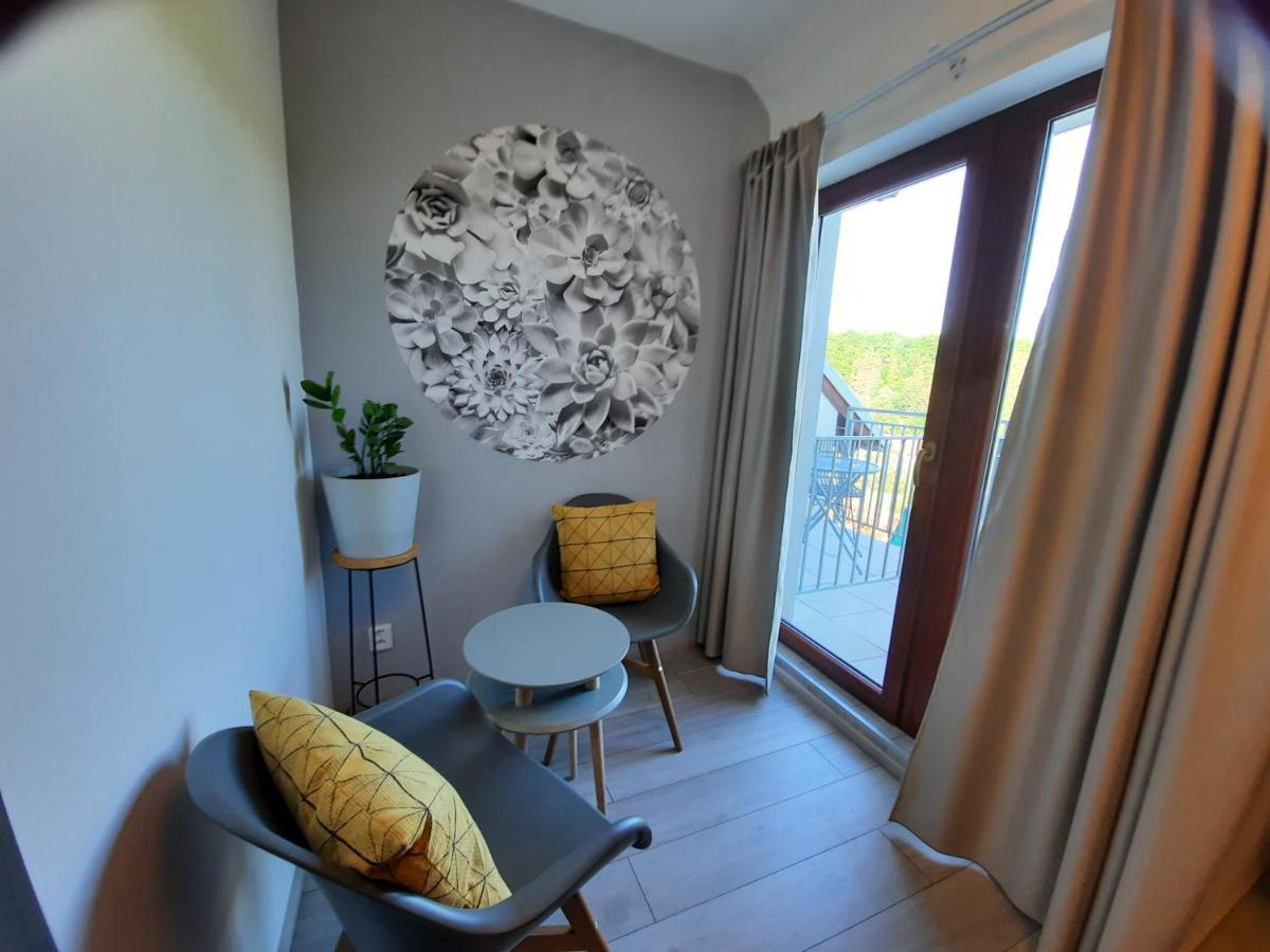 Penzion Zahrada Nad Rekou, Restaurace A Kavarna - Parkovani Gratis Zlata Koruna Exterior photo