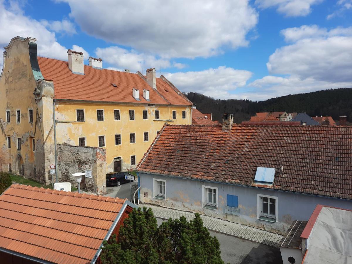 Penzion Zahrada Nad Rekou, Restaurace A Kavarna - Parkovani Gratis Zlata Koruna Exterior photo