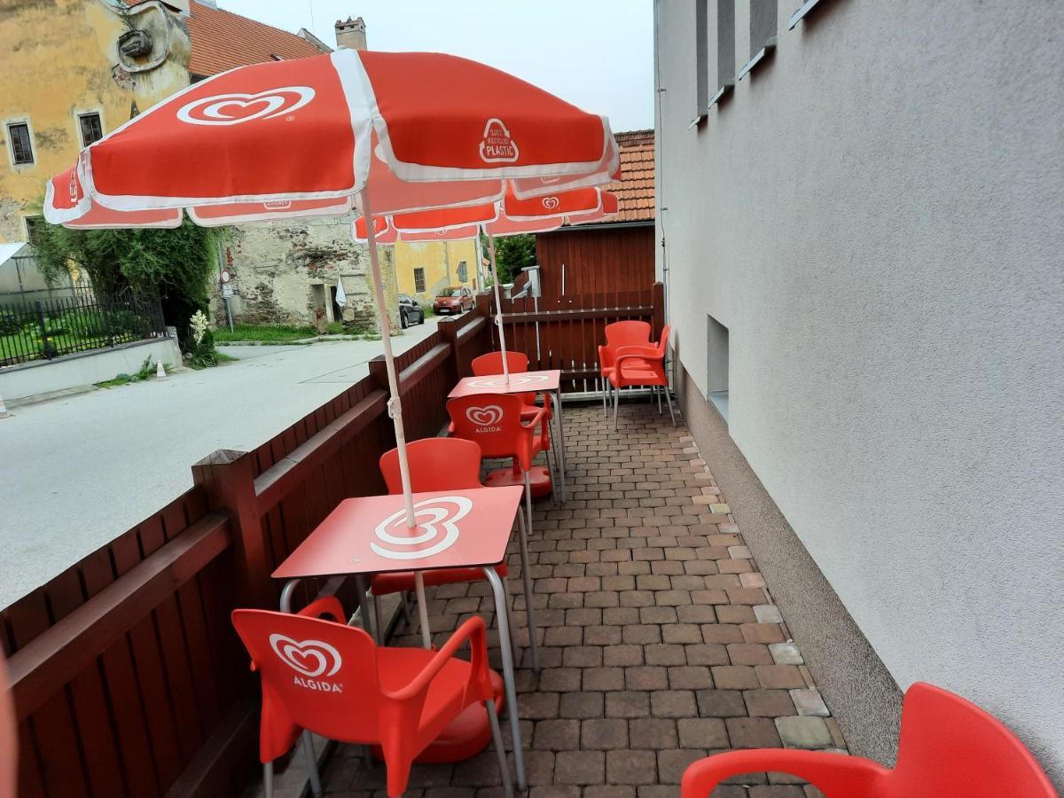 Penzion Zahrada Nad Rekou, Restaurace A Kavarna - Parkovani Gratis Zlata Koruna Exterior photo