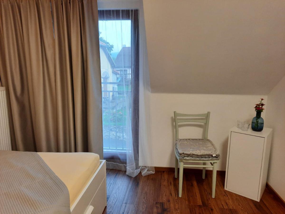 Penzion Zahrada Nad Rekou, Restaurace A Kavarna - Parkovani Gratis Zlata Koruna Exterior photo