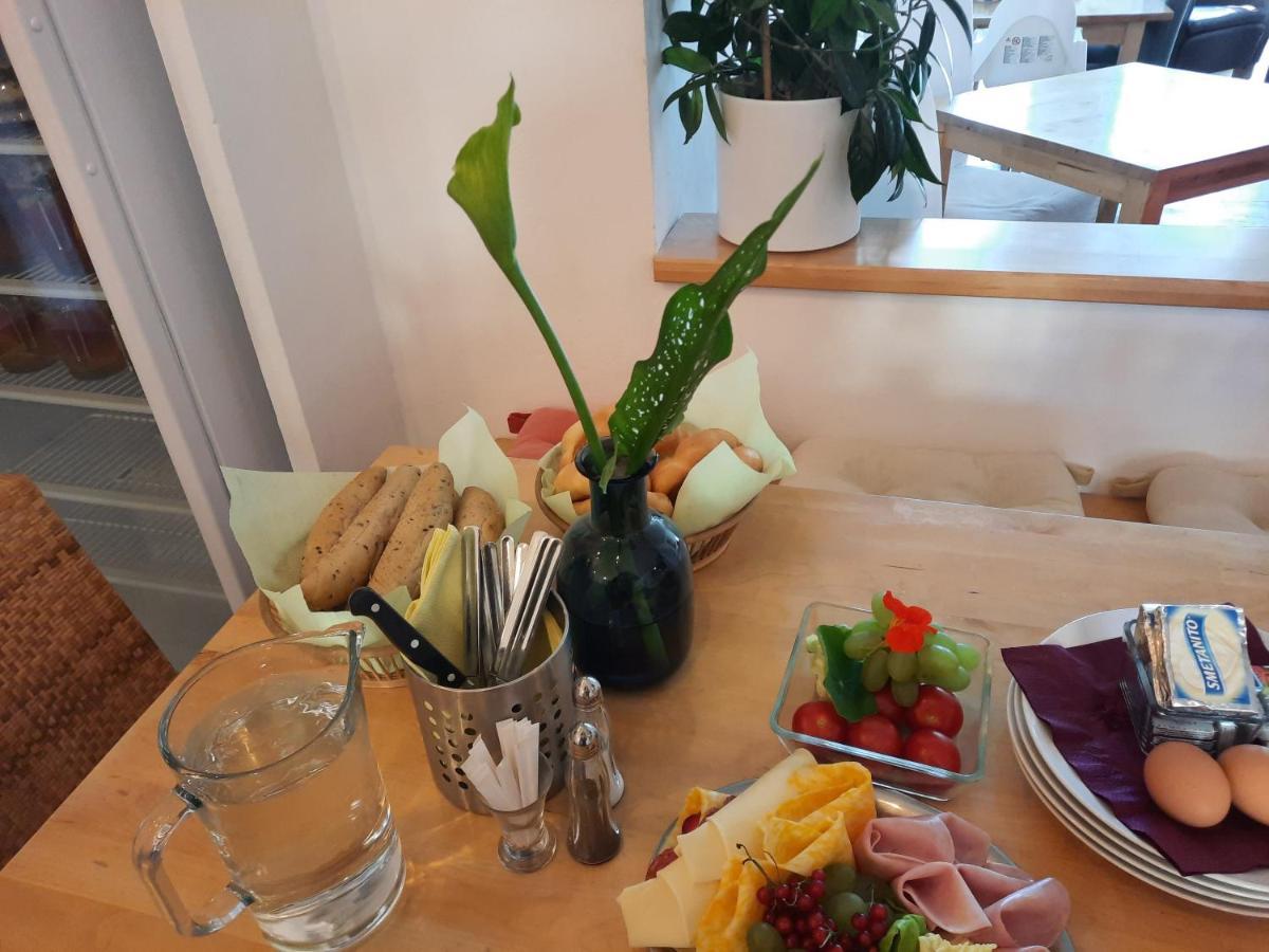 Penzion Zahrada Nad Rekou, Restaurace A Kavarna - Parkovani Gratis Zlata Koruna Exterior photo